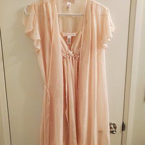 Oscar de la Renta nightgown and robe set in blush